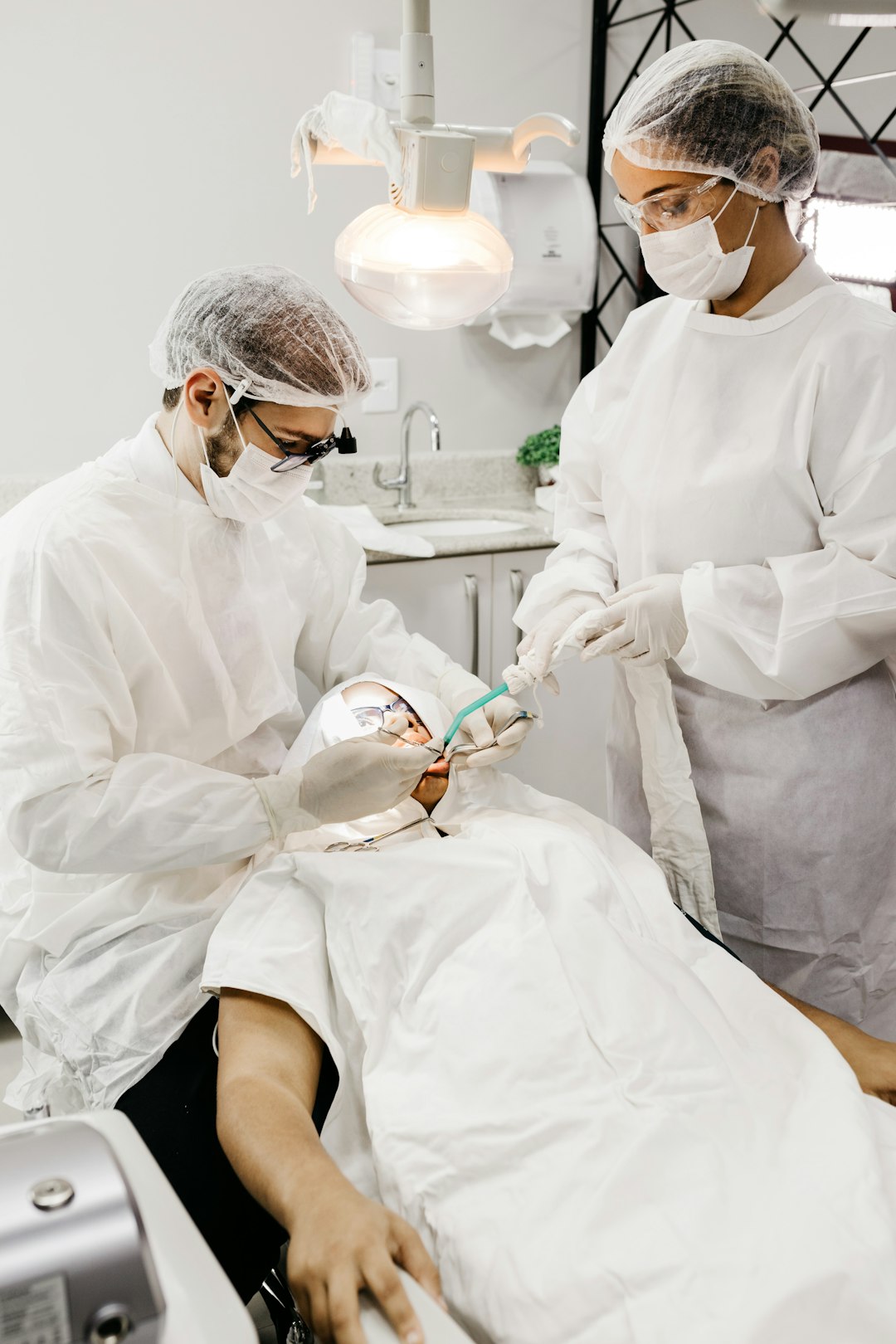 Cirugía oral extracciones con precisión